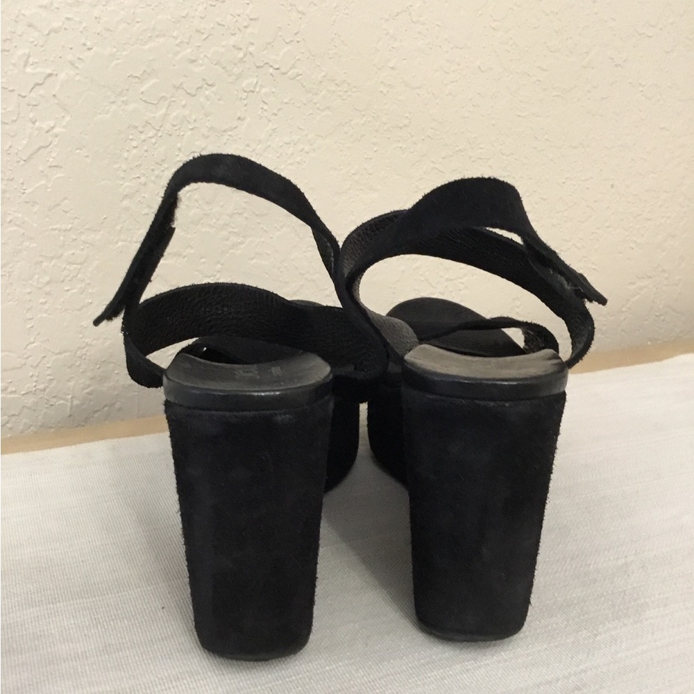 Pedro Garcia Elegant Black Wedge Sandals - Picture 9 of 10